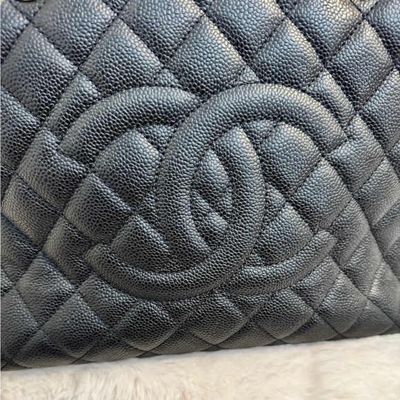 Chanel GST in black caviar leather - Picture 5 of 15